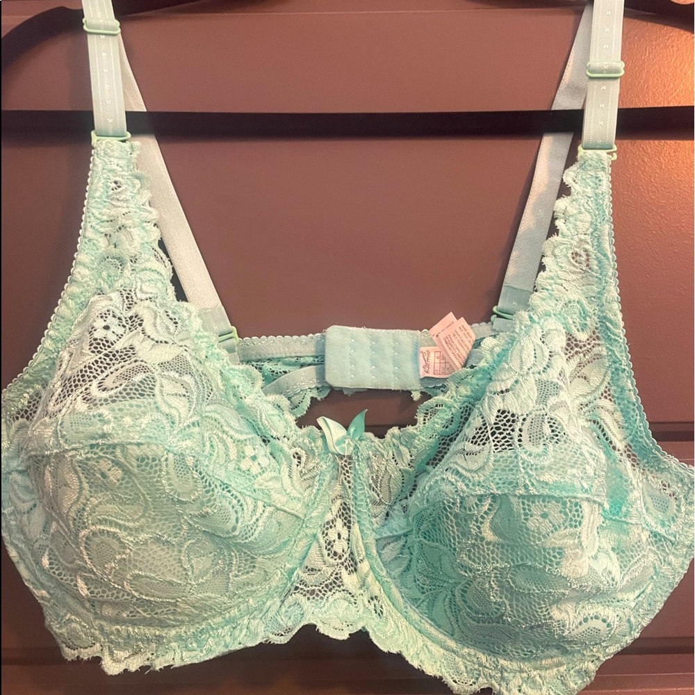 Aqua lace bra like new. Soft, sexy, & comfy. 42D